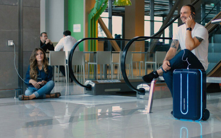 نوآوری‌های جدید در چمدان‌های مسافرتی: از راحتی حمل تا چمدان‌های هوشمند و خودران