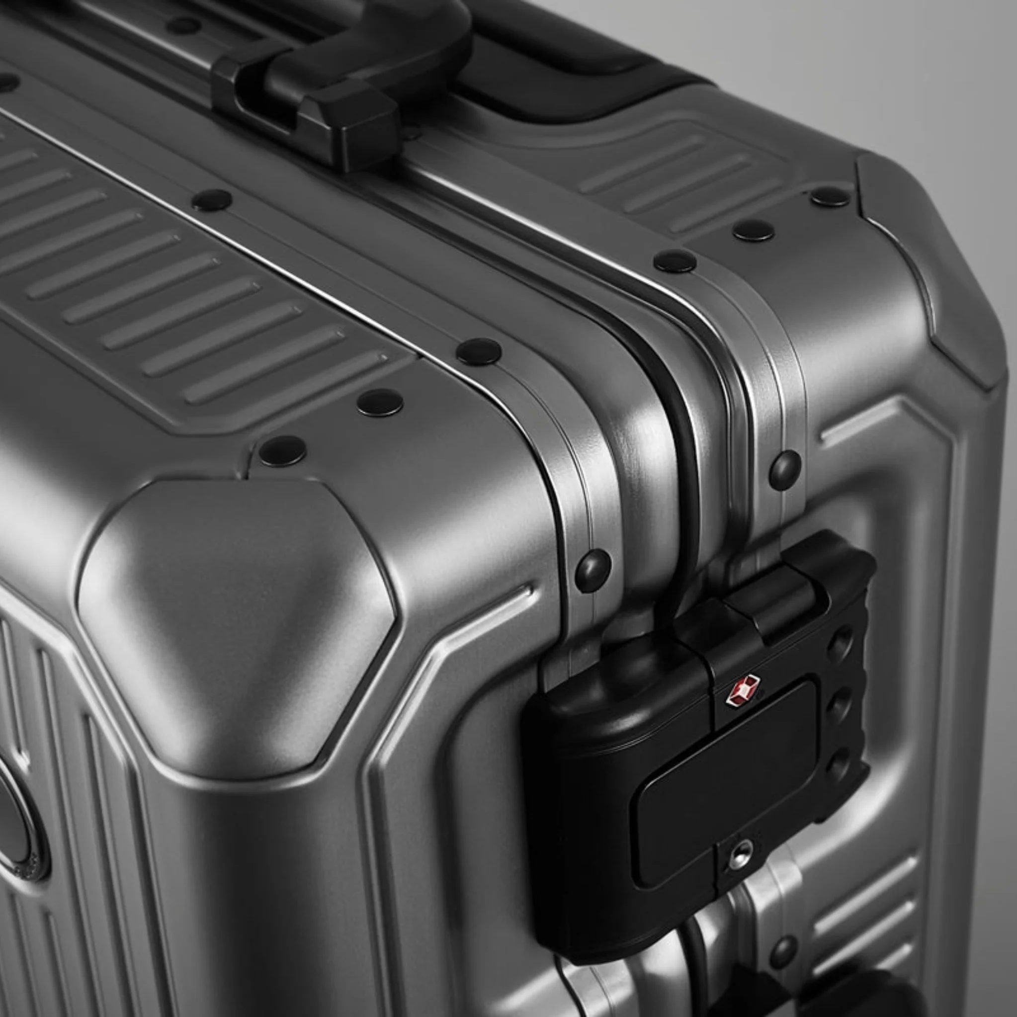 چمدان اکولاک مدل شوگان کلاسیک سایز کوچک (کابین)