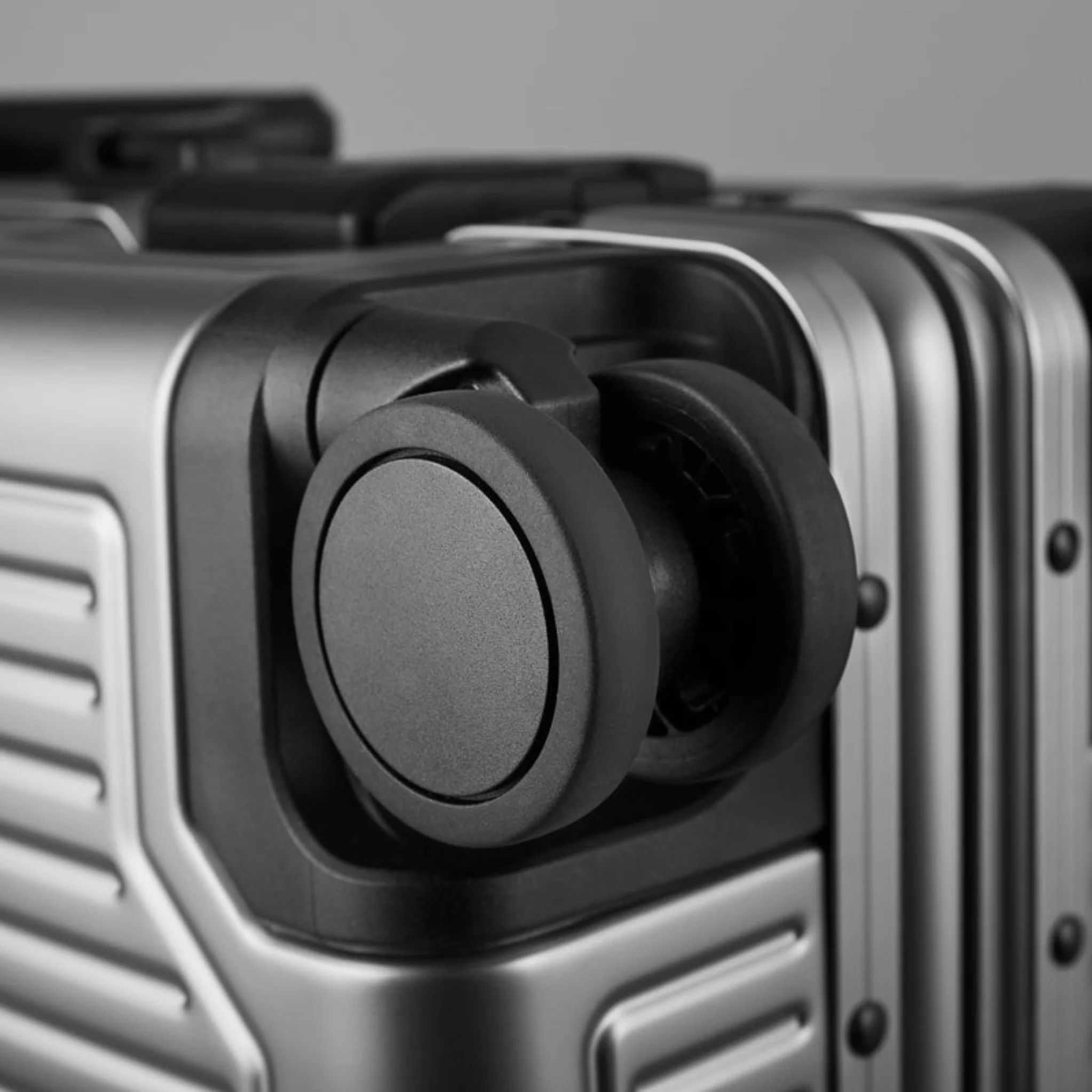 چمدان اکولاک مدل شوگان کلاسیک سایز کوچک (کابین)