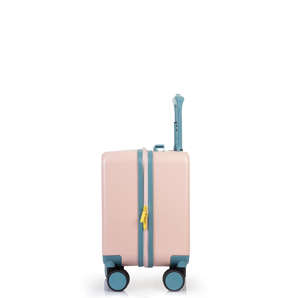 چمدان کودکانه با طراحی جذاب و رنگارنگ